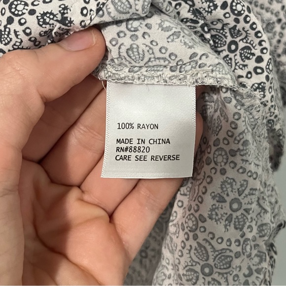 Anne Carson size XL women’s pale pink and grey blouse - Picture 8 of 9